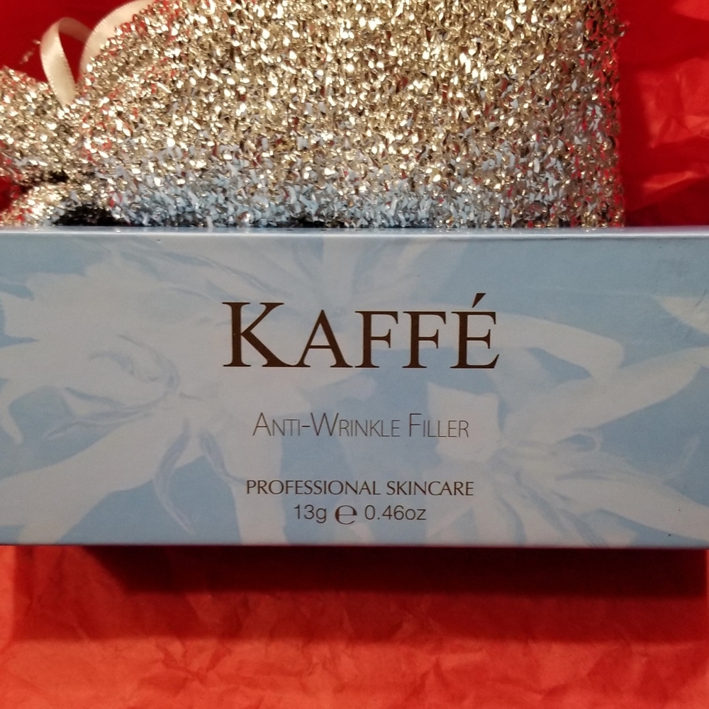 INSTANT WRINKLE REMOVER MSRP $150 - Picture 3 of 6